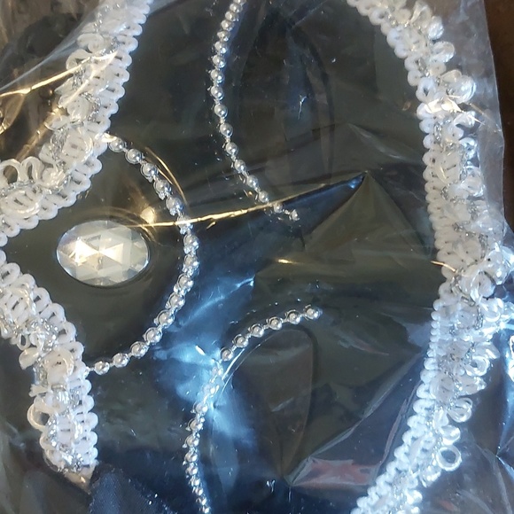 Mardi Gras Masquerade Mask - NWT - Picture 3 of 3